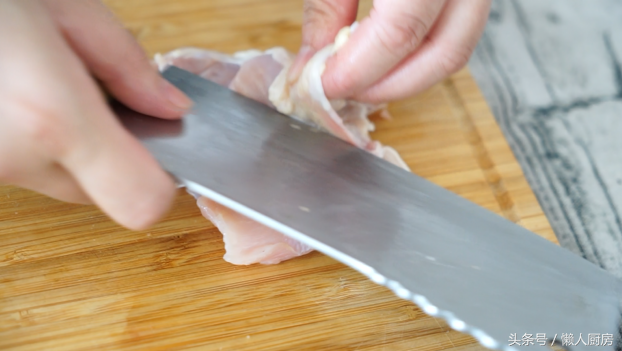 生鸭蛋腌咸了快速变淡，鸭蛋太咸怎样变淡（还省去了不会包的麻烦）