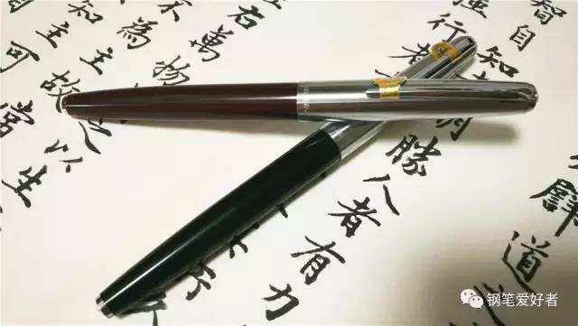 英雄哪些钢笔经典，英雄最好写的钢笔（英雄100半钢14K钢笔评测）