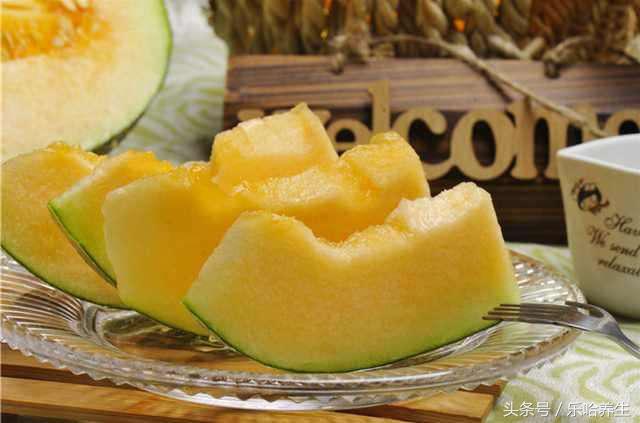哈密瓜上火还是下火，哈密瓜的作用与功效（揭哈密瓜的5大功效）