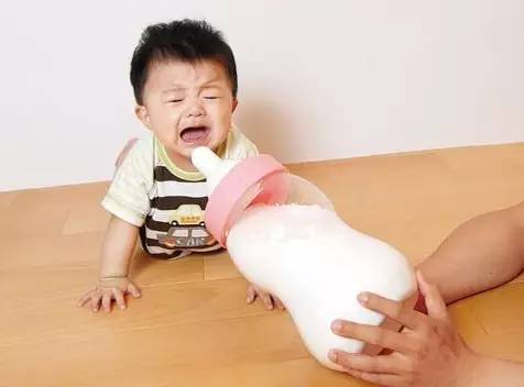 三个月混合喂养突然只认母乳,三个月混合喂养突然只认母乳,挤出来也不吃(宝宝为什么不喜欢喝奶了) 三个月混合喂养突然只认母乳,三个月混合喂养突然只认母乳,挤出来也不吃(宝宝为什么不喜欢喝奶了)