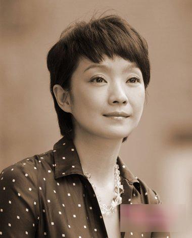 50岁长脸女人适合什么发型 50岁长脸女人适合什么发型图片