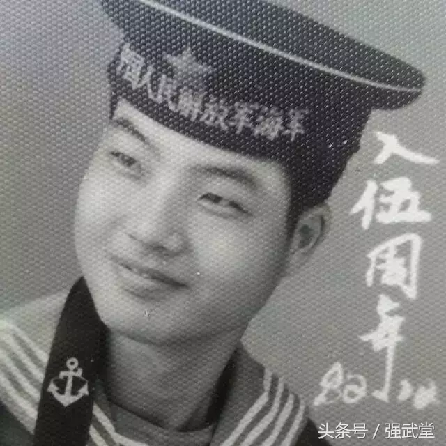 风华正茂的小吊逼，微信头像，风华正茂的小吊逼（为微信头像换军装：为八一而作）