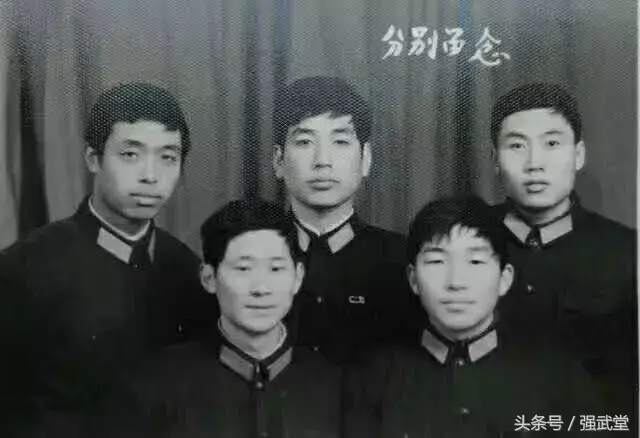 风华正茂的小吊逼，微信头像，风华正茂的小吊逼（为微信头像换军装：为八一而作）