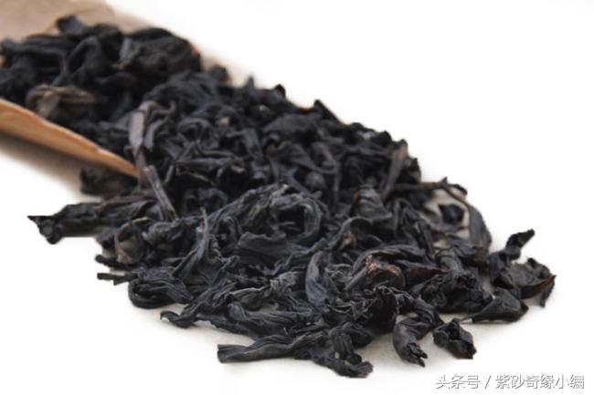 大红袍泥料紫砂壶适合泡什么茶，大红袍泥料的紫砂壶适合泡什么茶（使用这样壶形与泥料的紫砂壶才最合适）