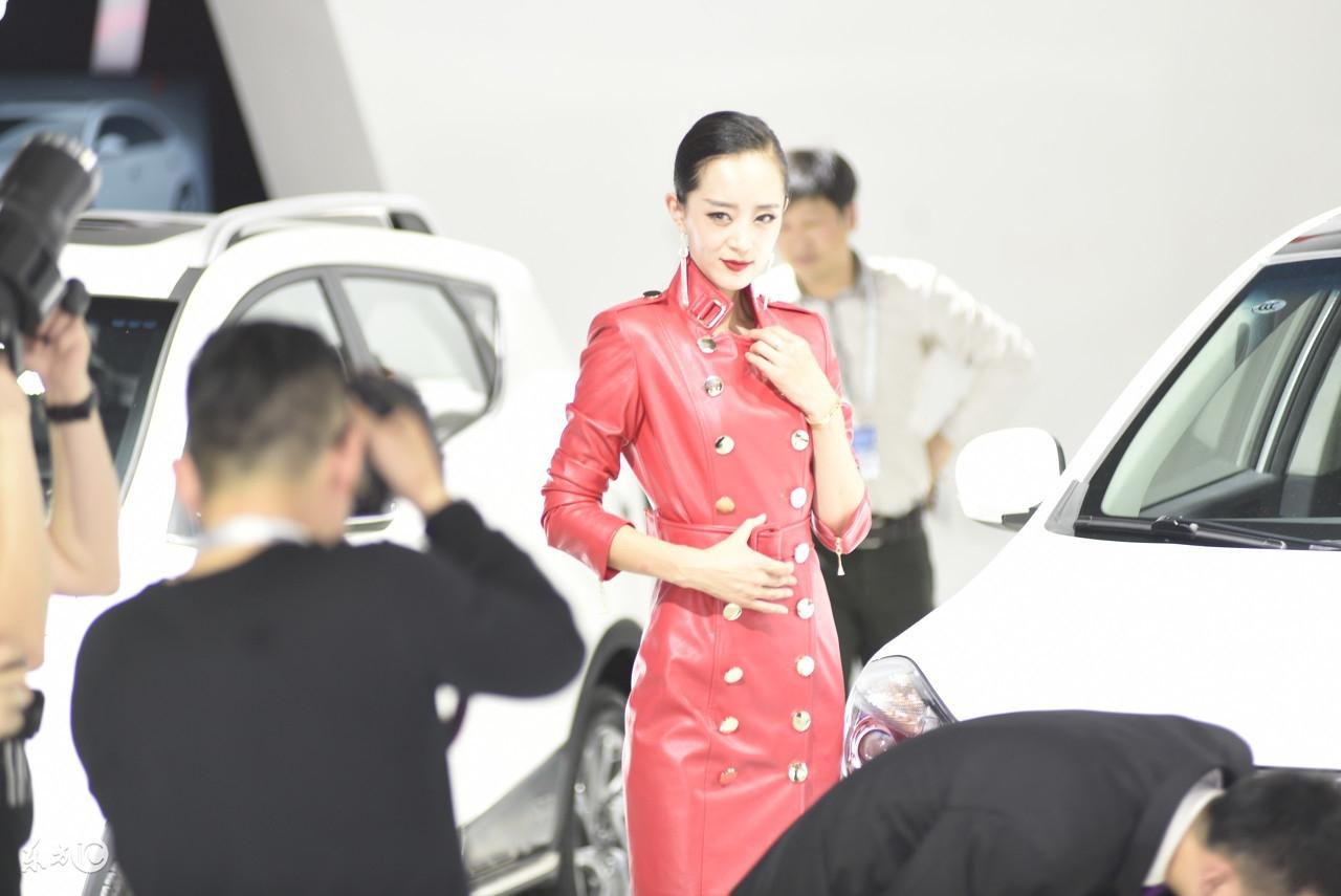 皮夹克怎么洗，皮夹克怎么洗不掉色（生活小窍门之洗皮衣的四个办法）