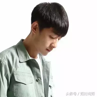 国字脸发型男，国字脸发型男生（男生圆脸、发质比较硬弄什么发型）