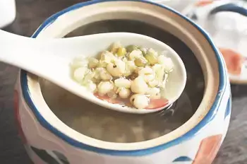 喝中药能喝绿豆汤吗，喝绿豆汤的五大禁忌（这类人千万不能喝绿豆汤）