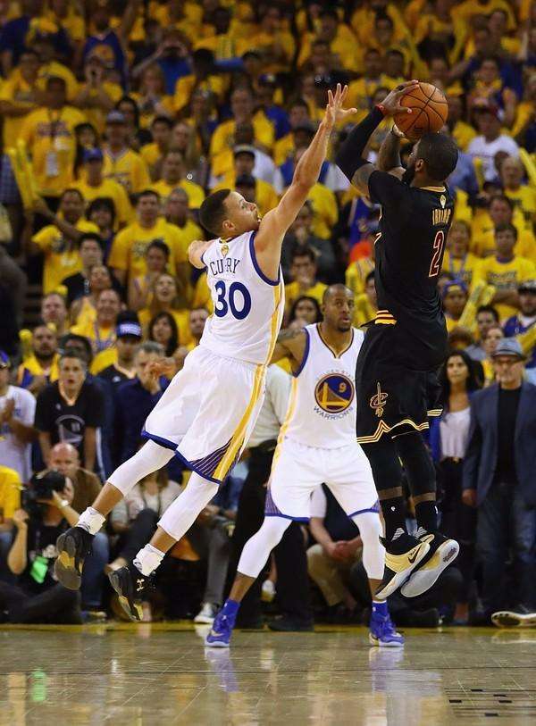 2016总决赛十佳球 2016总决赛詹姆斯的追帽,欧文的三分,哪一个更伟大?