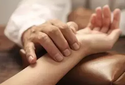 喝中药能喝绿豆汤吗，喝绿豆汤的五大禁忌（这类人千万不能喝绿豆汤）