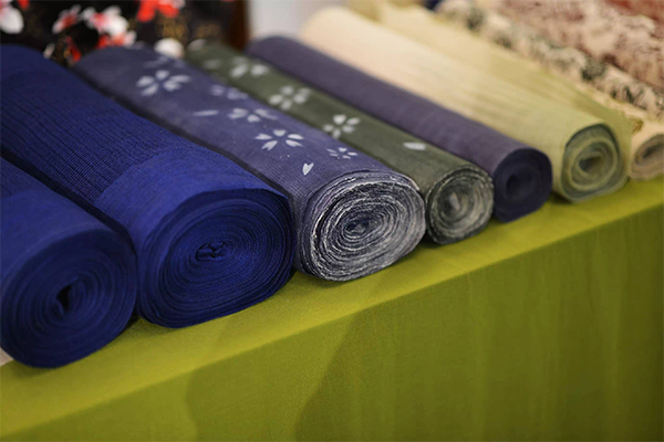 人造纤维有哪些，人造纤维有哪些种类（棉麻丝还是莫代尔们）