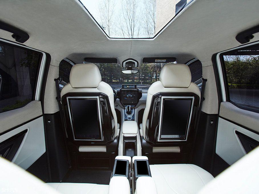 莱肯跑车价格,柯尼塞格和莱肯超跑比较(6680万的莱肯又出mpv)