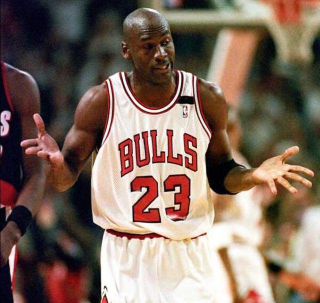 篮球之神的演出!乔丹6次总决赛场均数据对比,哪次最无解?