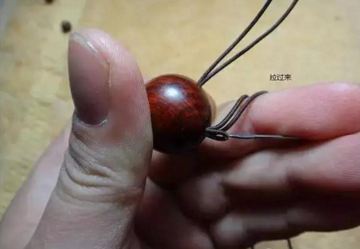 串珠手链怎么打结，佛珠手链打结（有了这个穿珠打结图解）