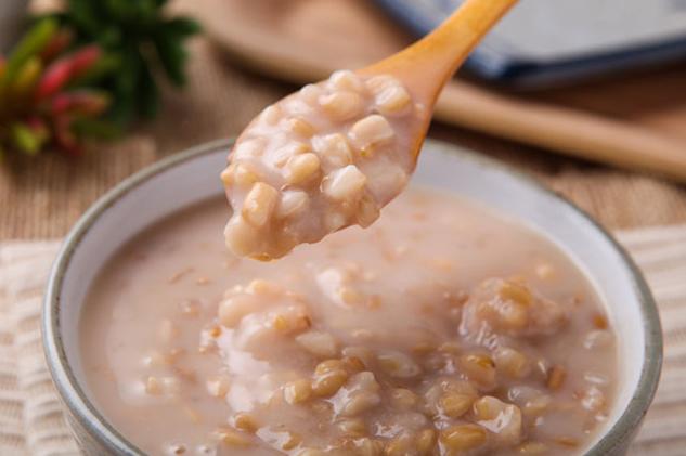 麦片粥简单做法，麦片和燕麦片的区别（几种不同的燕麦粥做法）