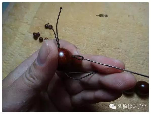 串珠手链怎么打结，佛珠手链打结（有了这个穿珠打结图解）
