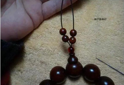 串珠手链怎么打结，佛珠手链打结（有了这个穿珠打结图解）