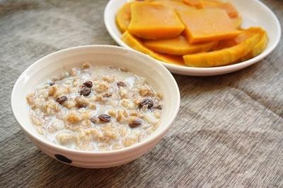麦片粥简单做法，麦片和燕麦片的区别（几种不同的燕麦粥做法）