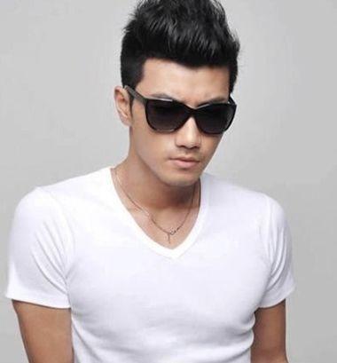 国字脸适合的发型，高中生国字脸适合什么发型（国字脸男人剪什么样的短发帅气）