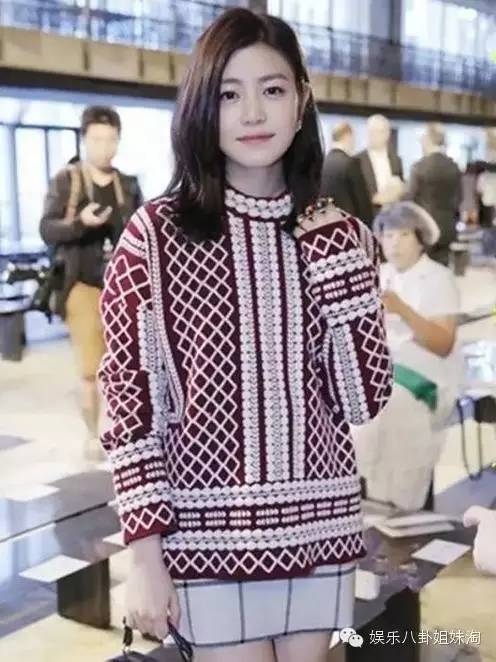 陈妍希家境超富裕，陈妍希家很有钱（她被称为“小钟楚红”）