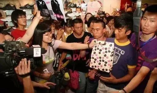 马苏德列名是什么意思，列名合同是什么意思（刘德华佟大为身边都有个低调的他）