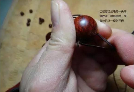 串珠手链怎么打结，佛珠手链打结（有了这个穿珠打结图解）