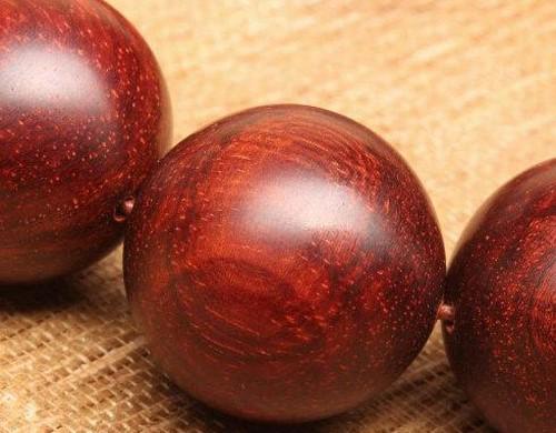 佛珠颗数对照表，佛珠35个是啥意思（详解小叶紫檀手串等级划分及对应价位）