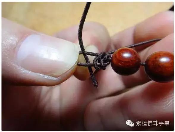 串珠手链怎么打结,佛珠手链打结(有了这个穿珠打结图解)