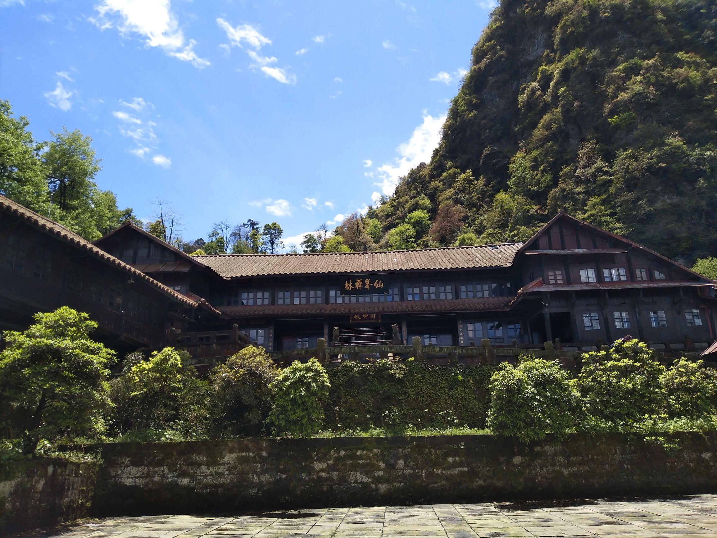 仙峰寺怎么走,仙峰寺后去哪里(山中徒步两日,人间已是百年)