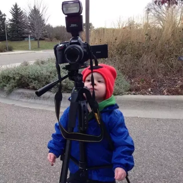 假笑女孩，微信头像，假笑女孩（这个表情包男孩以假笑出名）