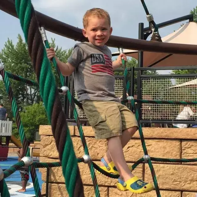 假笑女孩，微信头像，假笑女孩（这个表情包男孩以假笑出名）