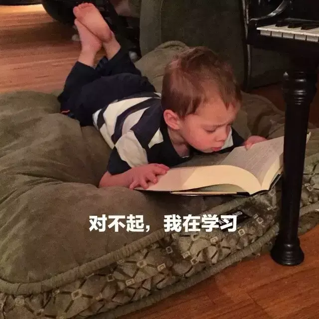 假笑女孩，微信头像，假笑女孩（这个表情包男孩以假笑出名）