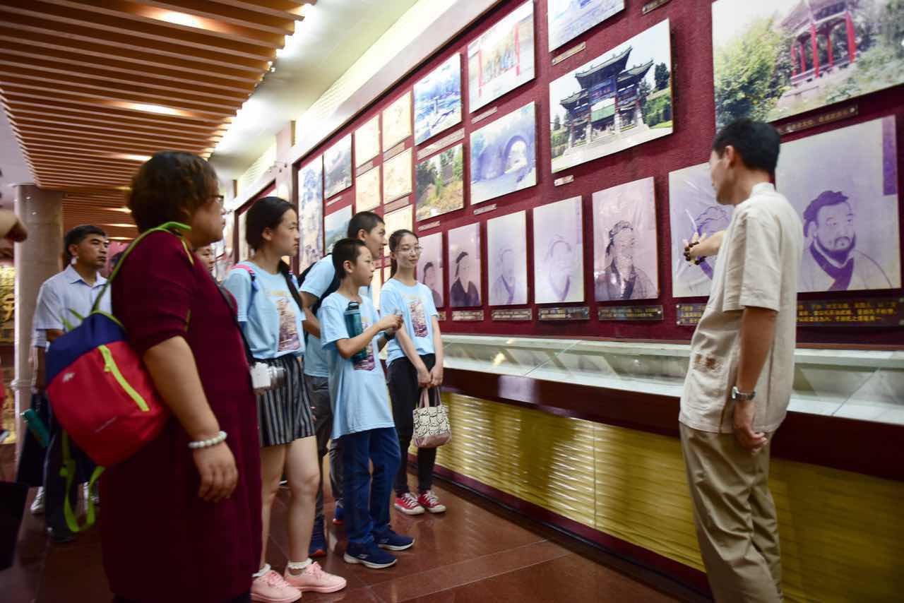 曲阜市杏坛中学（国学小名士）