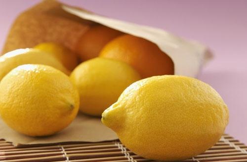 金桔柠檬水的做法，怎么做金桔冰糖柠檬饮（DIY最洋气的柠檬金桔饮）