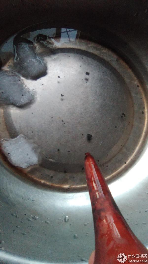 冰箱积水怎么处理，冰箱冷藏室有水（2种冰箱冷藏室积水的泄水管疏通方法）