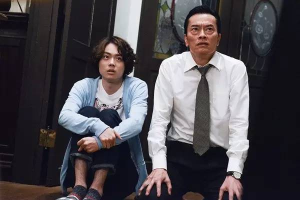 编剧: 西荻弓絵 / 池井户润主演: 远藤宪一 / 菅田将晖 / 本仮屋唯佳