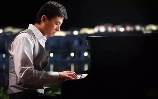 马苏德列名是什么意思，列名合同是什么意思（刘德华佟大为身边都有个低调的他）