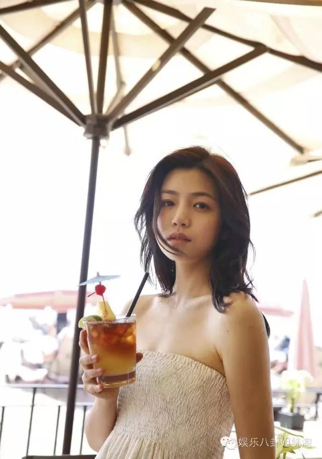 陈妍希家境超富裕，陈妍希家很有钱（她被称为“小钟楚红”）