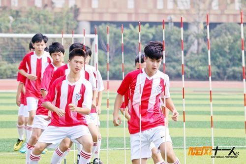 旋风十一人漫画，胡歌演踢足球是哪部电视剧里情节（《旋风十一人》：他舔屏归来）