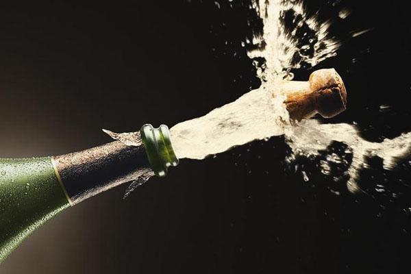 香槟是什么，粉红色的香槟是什么（什么样的香槟才算是好香槟）