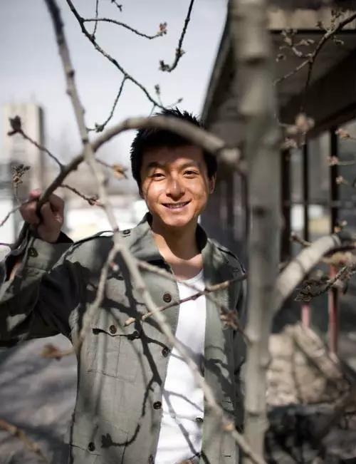 马苏德列名是什么意思，列名合同是什么意思（刘德华佟大为身边都有个低调的他）