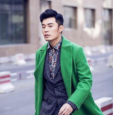 国字脸适合的发型，高中生国字脸适合什么发型（国字脸男人剪什么样的短发帅气）