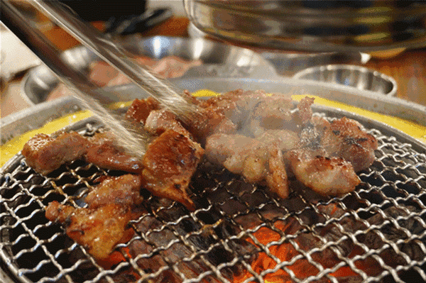 千明勋裴涩琪结婚，裴涩琪婚礼现场照曝光（韩国国民MC姜虎东变身烤肉店老板）