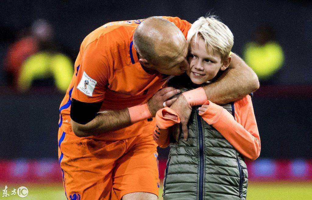 悲叹！荷兰无缘世界杯，罗本悲情告别国家队