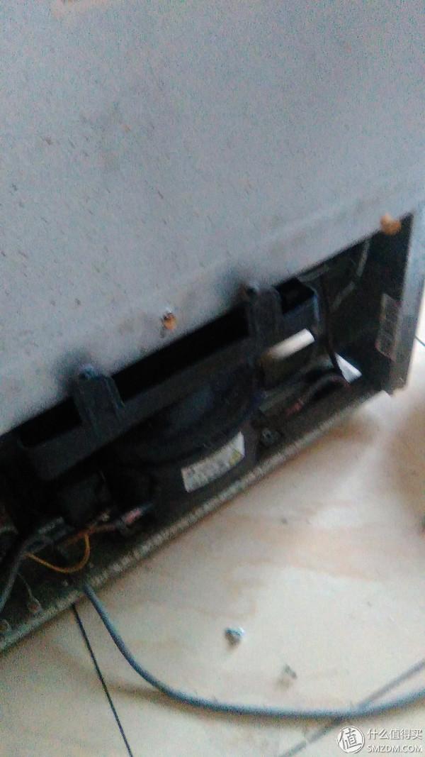 冰箱积水怎么处理，冰箱冷藏室有水（2种冰箱冷藏室积水的泄水管疏通方法）