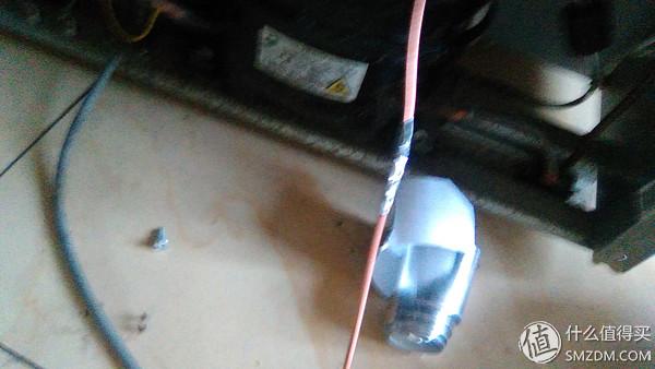 冰箱积水怎么处理，冰箱冷藏室有水（2种冰箱冷藏室积水的泄水管疏通方法）