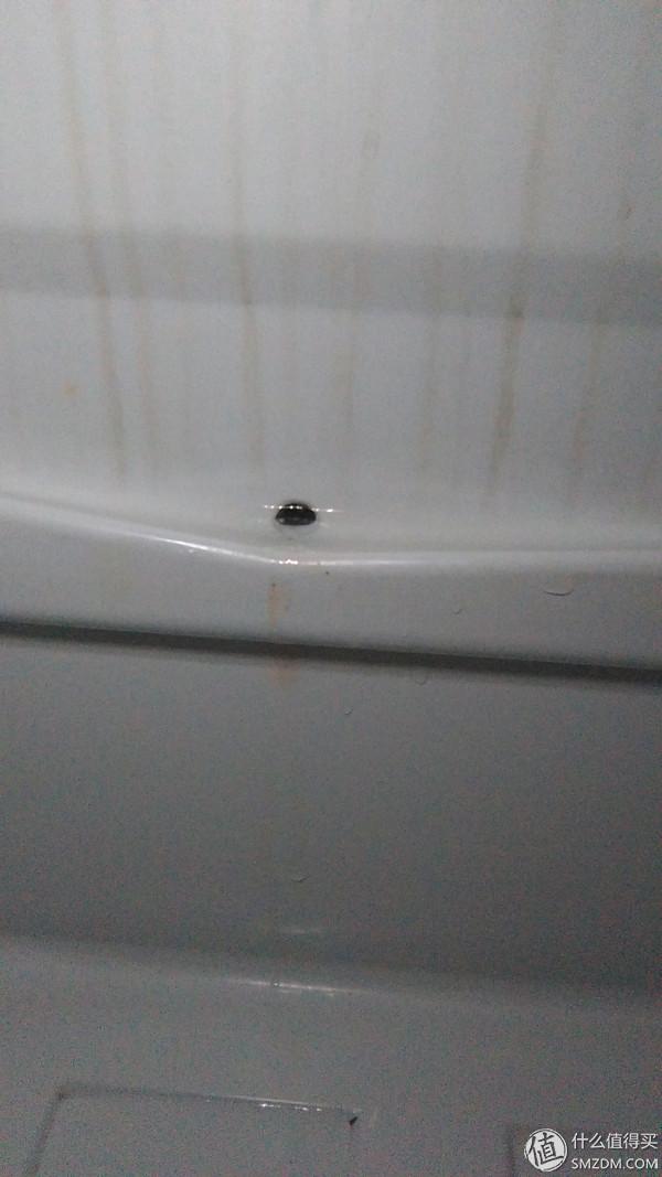 冰箱积水怎么处理，冰箱冷藏室有水（2种冰箱冷藏室积水的泄水管疏通方法）