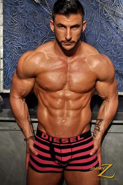 正手反手引体向上的好处，做引体向上注意事项（引体向上正手反手区别在哪里）