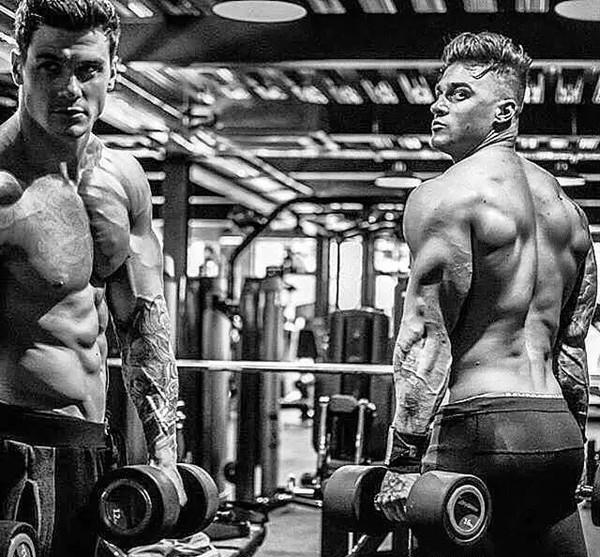 正手反手引体向上的好处，做引体向上注意事项（引体向上正手反手区别在哪里）