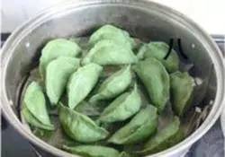 艾叶大蒜煮鸡蛋，五月端午艾煮鸡蛋（赏花踏青尝美食）