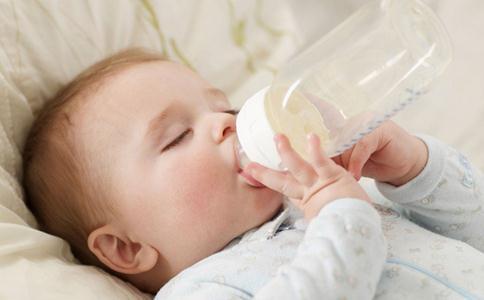 母乳喂养需要给孩子喂水吗，母乳不足常见三大原因（母乳喂养的宝宝，需不需要喝水）